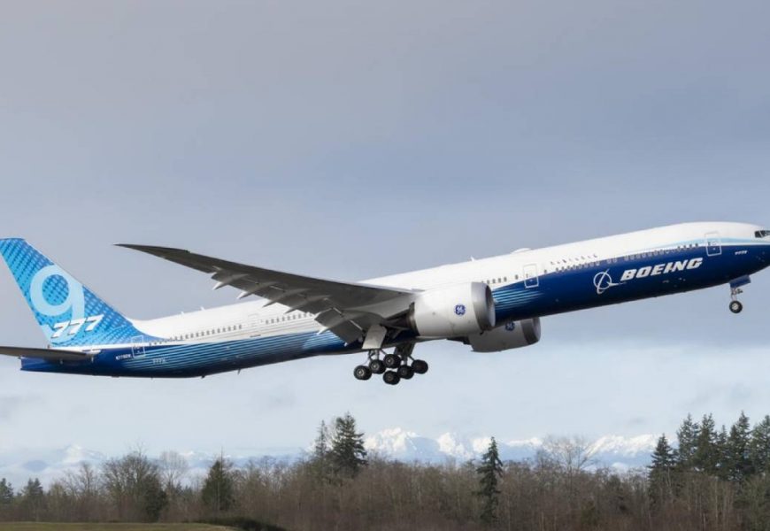 Boeing si vezme půjčku 12 miliard dolarů