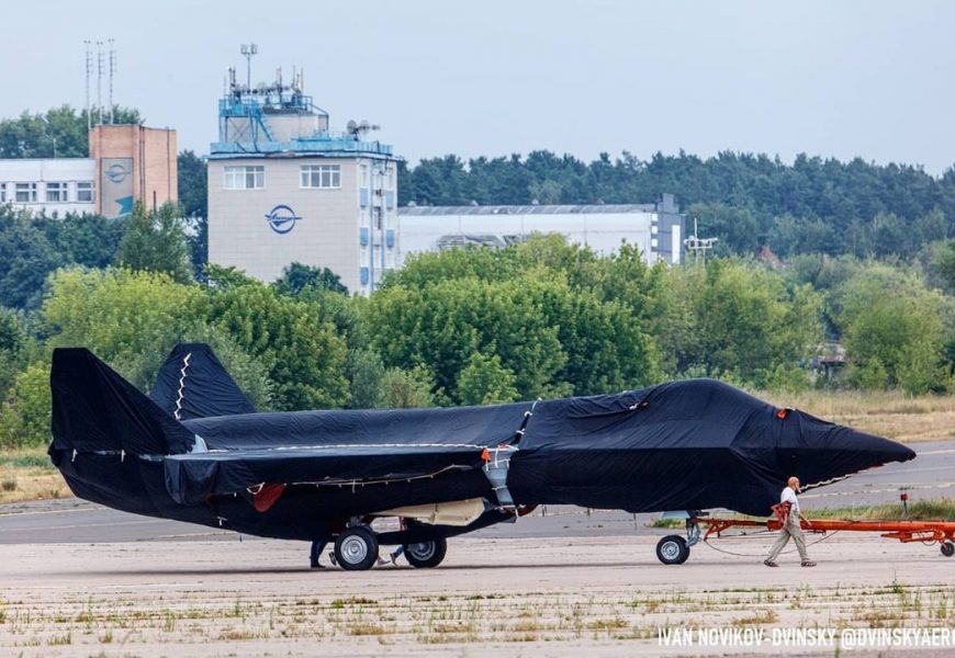 MAKS 2021: Představen nový stealth Suchoj Checkmate